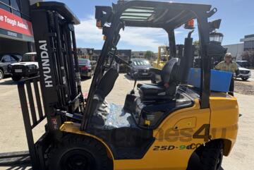 Hyundai 25 Tonne Diesel Forklift