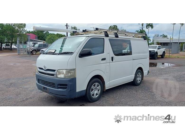 caption Toyota Hiace 200