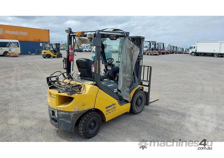 caption Komatsu FG25HT-17