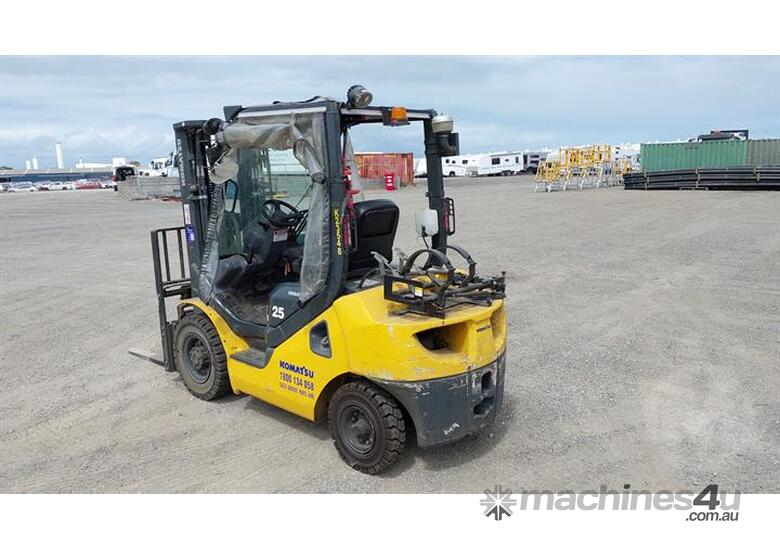 caption Komatsu FG25HT-17