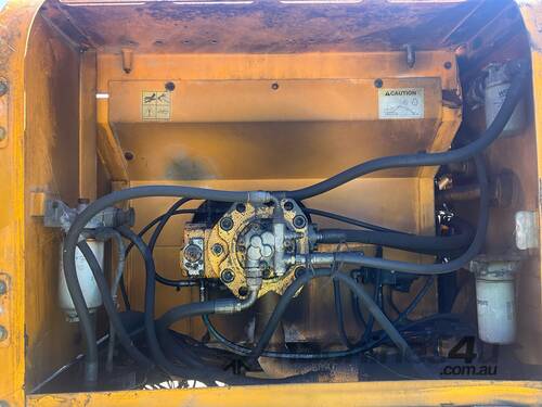 caption Hyundai Excavator (Steel Tracked)
