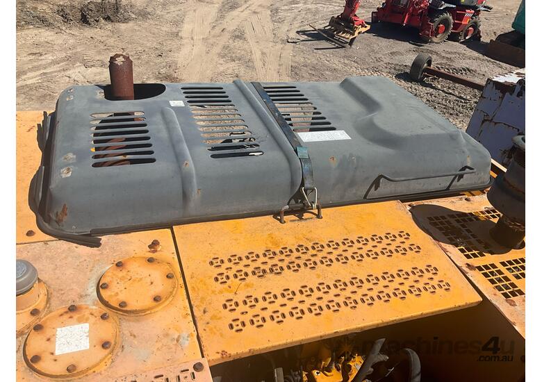 caption Hyundai Excavator (Steel Tracked)