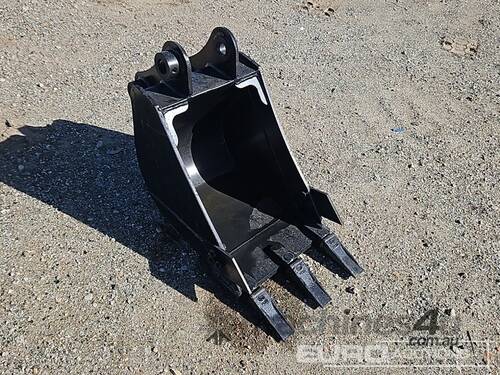 caption Unused GP Bucket 425mm, Ears 60mm, Centers 250mm, Pins 45mm