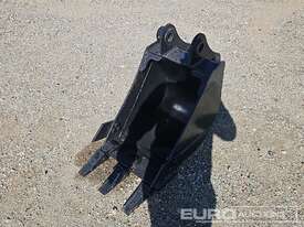 Unused GP Bucket 425mm, Ears 60mm, Centers 250mm, Pins 45mm  - picture0' - Click to enlarge