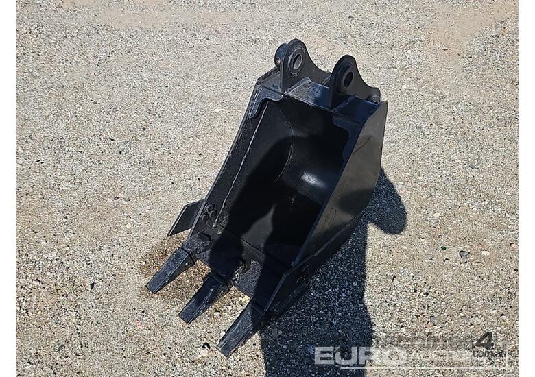 caption Unused GP Bucket 425mm, Ears 60mm, Centers 250mm, Pins 45mm