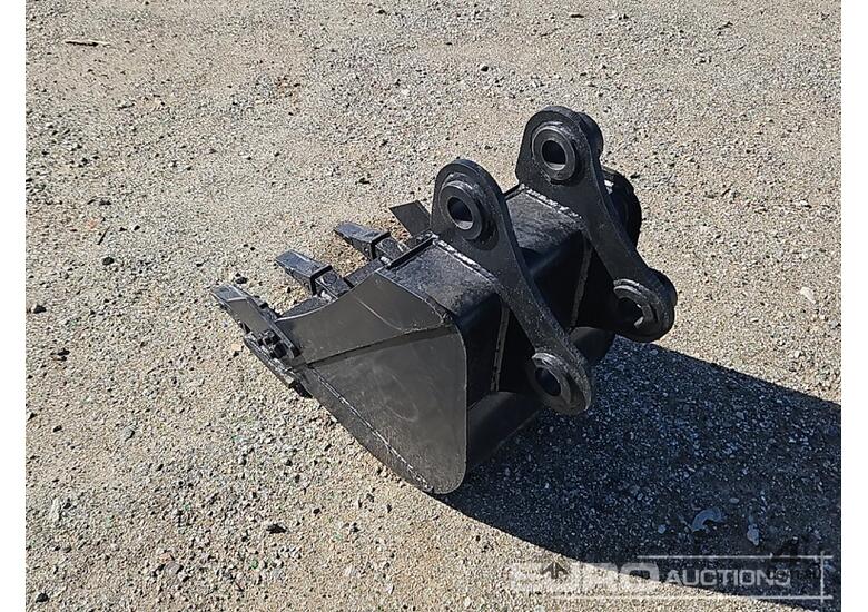 caption Unused GP Bucket 425mm, Ears 60mm, Centers 250mm, Pins 45mm
