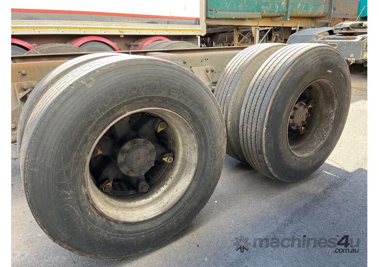 caption 2002 Iveco ACCO 2350G Cab Chassis