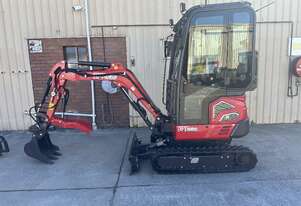 2.5c excavator with enclosed cab, reverse cycle air conditioning, retractable tracks and swing boom