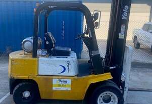 Gas powered forklift great work horse ideal for yard work due to its twin front wheels