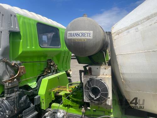 caption 1999 Hino FC3J Concrete Agitator