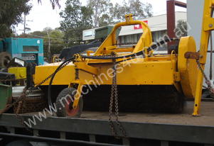 1800mm wide 3PL hydralic road broom , rear wheel ,