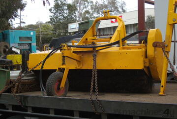 1800mm wide 3PL hydralic road broom , rear wheel ,