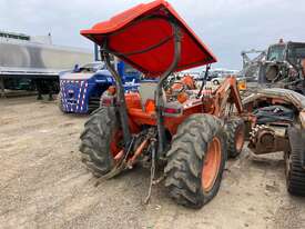 Kubota Tractor / Loader - picture0' - Click to enlarge