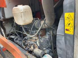Kubota Tractor / Loader - picture1' - Click to enlarge