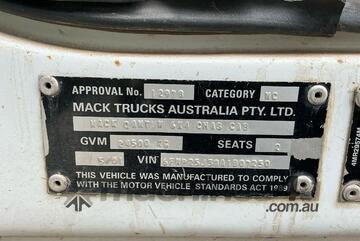 Mack 2001   Qantum Cab Chassis