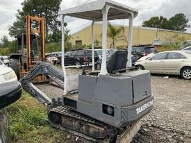 Takeuchi Mini Excavator - picture0' - Click to enlarge