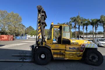 Omega - Hunter Plant Hire - 16 tonne forklift