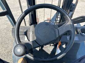 2007 Toyota 32-8FG25 Forklift - picture1' - Click to enlarge