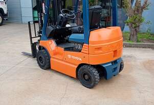 Toyota 4 Wheel Counter Balance Forklift Model 7FB18 lift cap 1.8t lift height 4.3m container mast