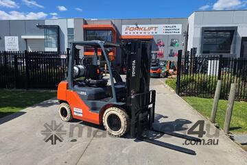 Toyota Forklift 2.5T Container Mast Low Hours (Unit#: U962)