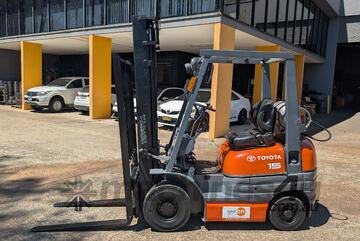 Toyota 1800 Kg with Side Shift