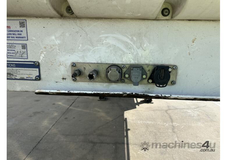 2023 Maxitrans ST3-NSTCH Tri-Axle Curtainside Trailer With Mezzanine