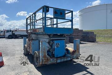 2004 Genie GS-4390 Scissor Lift