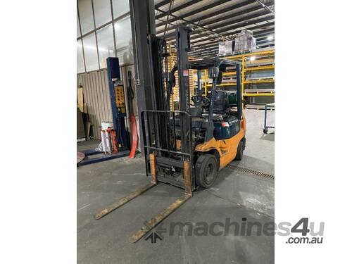 Toyota 42-7FG18 Forklift