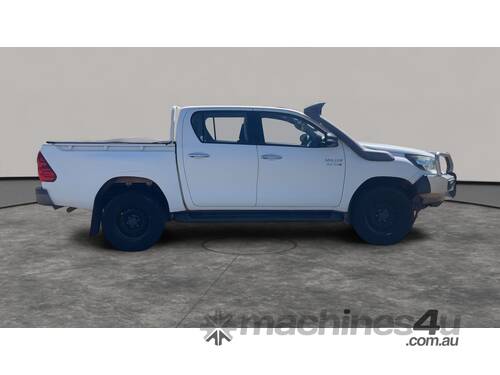 2017 Toyota Hilux  Diesel (Ex Defence)