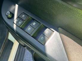 2017 Toyota Hilux  Diesel (Ex Defence) - picture0' - Click to enlarge