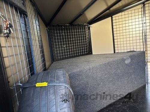 2022 Custom Box Trailer Tandem Axle