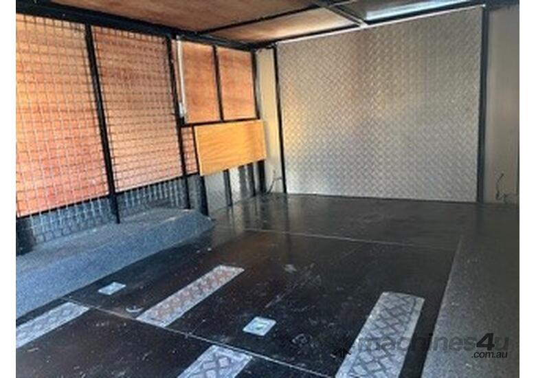 2022 Custom Box Trailer Tandem Axle