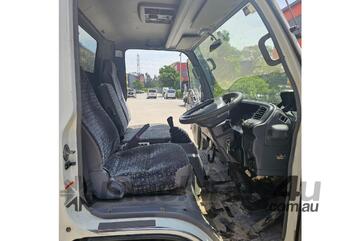 2006 Isuzu NPR Service Body Day Cab