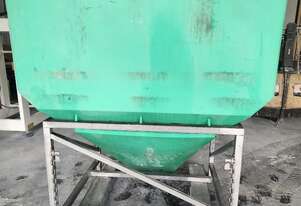 Jacky storage hopper / Graco Pump/ Liquid Bottle filling Machine/ Manuel Pallet wrap Machine