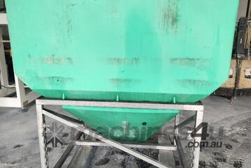 Jacky storage hopper / Graco Pump/ Liquid Bottle filling Machine/ Manuel Pallet wrap Machine