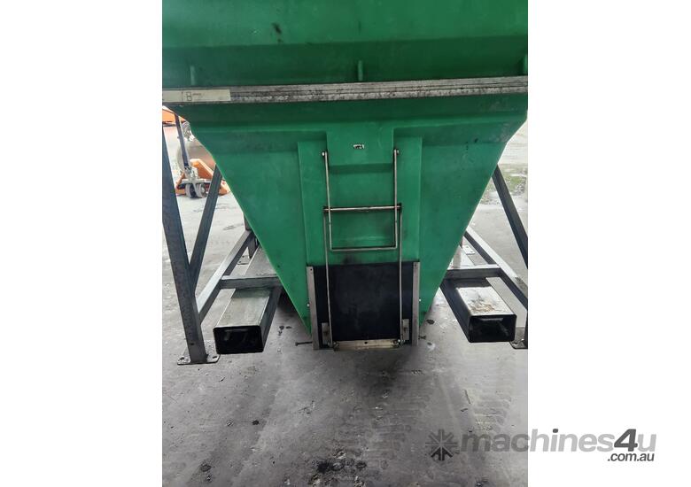 Jacky storage hopper / Graco Pump/ Liquid Bottle filling Machine/ Manuel Pallet wrap Machine