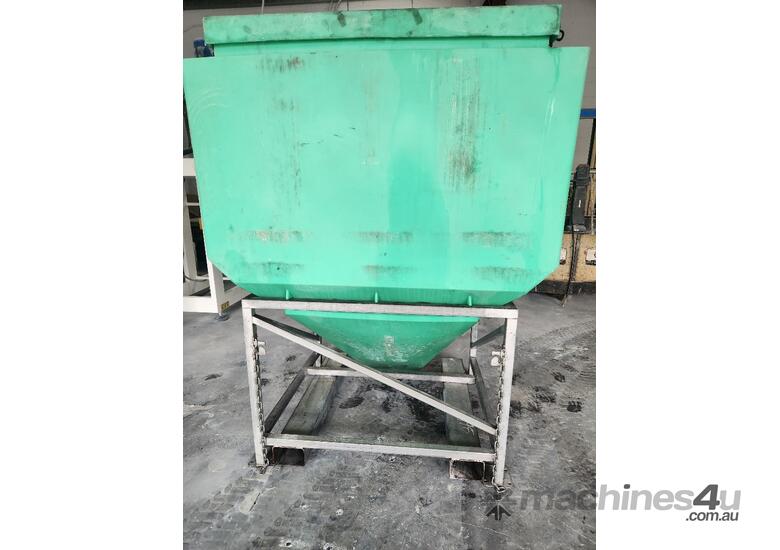 Jacky storage hopper / Graco Pump/ Liquid Bottle filling Machine/ Manuel Pallet wrap Machine