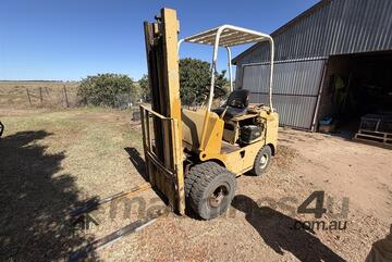 TOWMOTOR 2T FORKLIFT