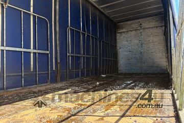 2009 Freighter Maxitrans ST-3 Tri Axle Curtainside A Trailer