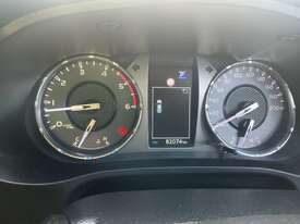 2022 Toyota Hilux SR Diesel - picture2' - Click to enlarge