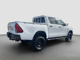 2022 Toyota Hilux SR Diesel - picture1' - Click to enlarge
