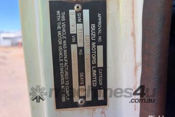 1998 Isuzu FSR700A Extra Cab Table Top