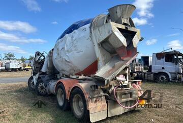 2014 Freightliner CL 112 Concrete Agitator
