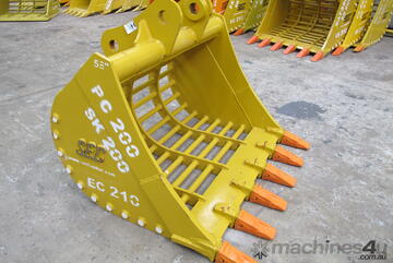 SEC 20 Ton Sieve Bucket for Komatsu PC200/PC220 - Includes Pin, 1500mm Width, 75mm Gap SEC 20 Ton Sieve Bucket for Komatsu PC200/PC220 - Includes Pin, 1500mm Width, 75mm Gap