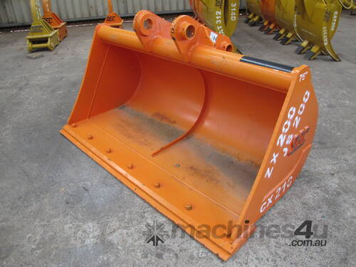  SEC 20 Ton Mud Bucket for Hitachi ZX200 - Includes Pin, 1930mm Width