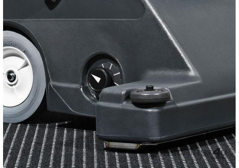 Click to view full size photos Nilfisk Large Area Commercial Vacuum GU700A