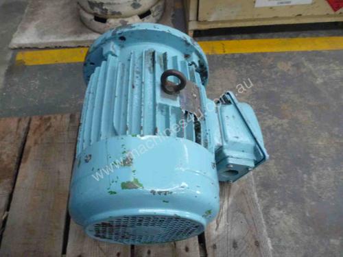 TECO 7.5HP 3 PHASE ELECTRIC MOTOR/ 1440RPM