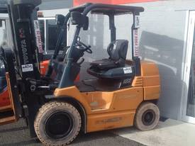 HYSTER NISSAN TOYOTA  3.5TON Electric hire buy   - picture0' - Click to enlarge
