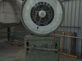 ** PRICE DROP **  Toledo Mechanical Scale model: 2181 1,200kg capacity - picture1' - Click to enlarge