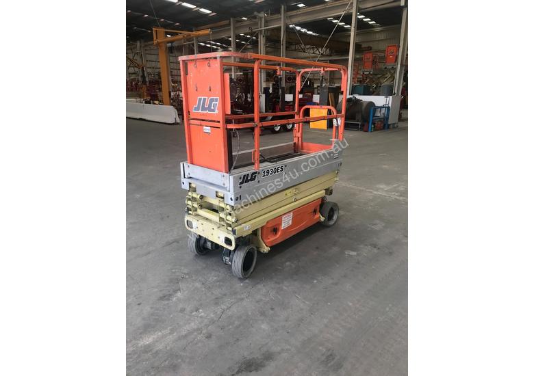 caption JLG 1930ES ELECTRIC SCISSOR LIFT